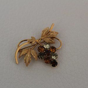 VINTAGE V.D. 12 KGF GRAP PIN BROOCH GOLD TONE BROWN STONE
